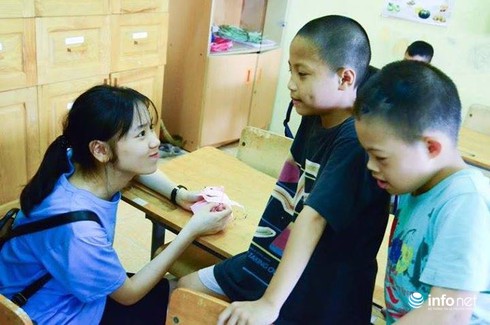 Nữ giáo viên truyền cảm hứng yêu thương cho học sinh bằng hoạt động từ thiện - ảnh 4