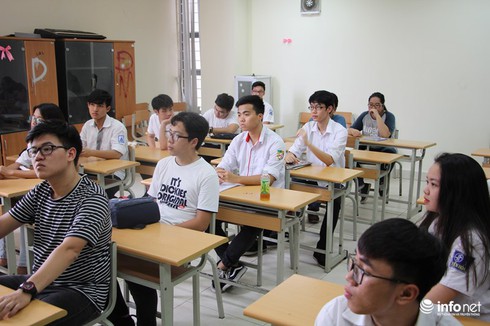 Bộ GD&ĐT chỉ đạo “nóng”, các điểm thi quốc gia vẫn ngăn cản PV tác nghiệp - ảnh 1