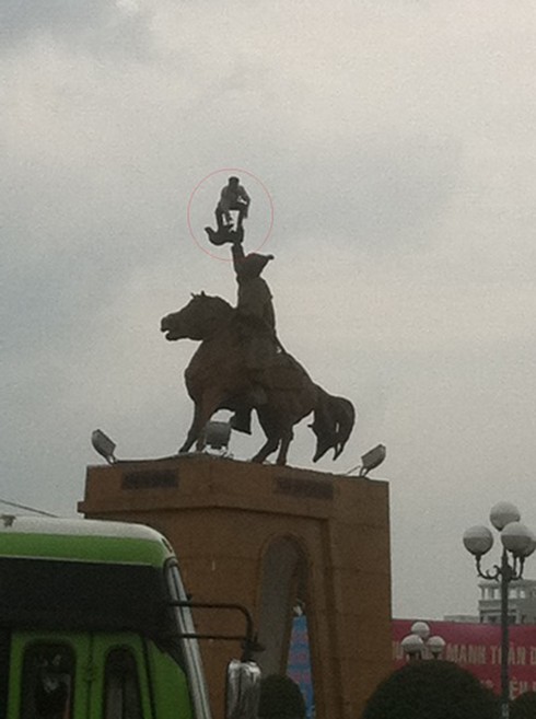 Người say rượu trèo