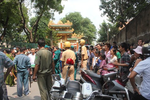 Vụ khống chế con tin: Tên bắt cóc yêu cầu cung cấp súng có đạn - ảnh 3