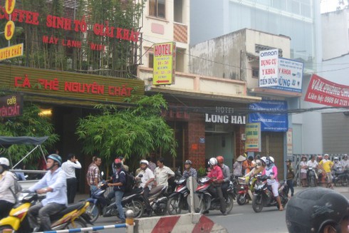 Vây bắt kẻ dùng rìu cố thủ trong khách sạn - ảnh 5