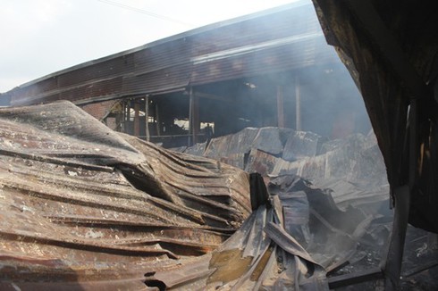 Cháy xưởng trong đêm, nhiều tỷ đồng bị thiêu rụi - ảnh 5