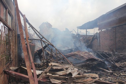 Cháy xưởng trong đêm, nhiều tỷ đồng bị thiêu rụi - ảnh 7