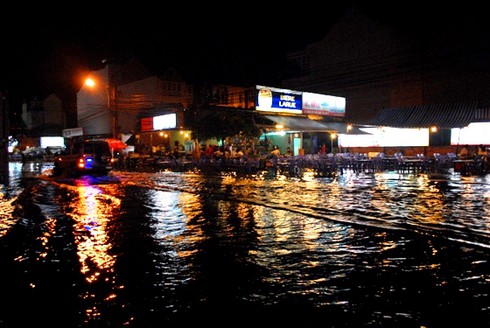 TP.HCM hứng đợt triều cường dữ dội - ảnh 3