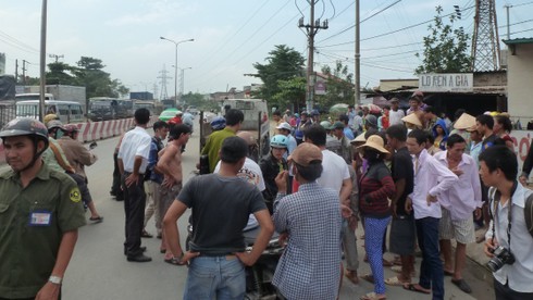 Tắc đường 5km vì tai nạn xe tải - ảnh 1