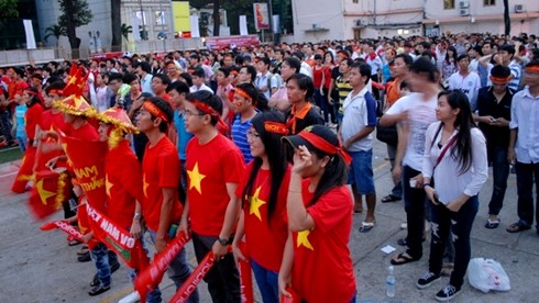 Giới trẻ TP.HCM cuồng nhiệt cùng AFF - ảnh 6