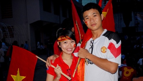 Giới trẻ TP.HCM cuồng nhiệt cùng AFF - ảnh 14