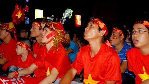Giới trẻ TP.HCM cuồng nhiệt cùng AFF - ảnh 12