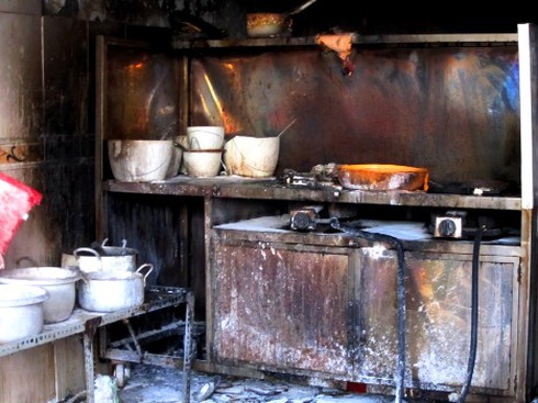 TP.HCM: Quán cơm trong chung cư bốc cháy, 3 người bị bỏng - ảnh 2