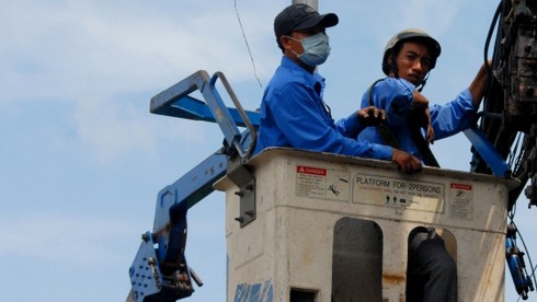 Nghỉ Tết dài, dân lo dịch vụ công bê trễ - ảnh 1