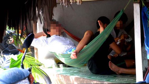 Làng sinh viên đắm chìm trong thú đỏ đen - ảnh 2