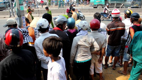 Xe máy bị húc sang làn ô tô, cháu bé 12 tuổi tử vong - ảnh 2