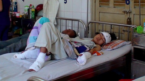 Phút sinh tử của chủ tiệm vàng khi đối đầu với tên cướp - ảnh 1