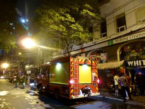 TP.HCM: Hỏa hoạn trong khu dịch vụ sang trọng - ảnh 1