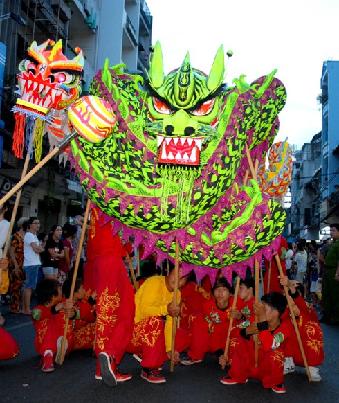 Phố người Hoa rực rỡ sắc màu Tết Nguyên tiêu - ảnh 10