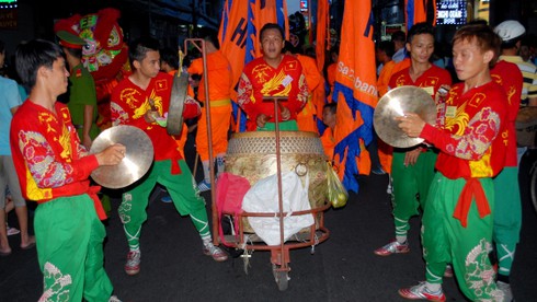 Phố người Hoa rực rỡ sắc màu Tết Nguyên tiêu - ảnh 19