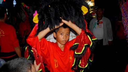 Phố người Hoa rực rỡ sắc màu Tết Nguyên tiêu - ảnh 17