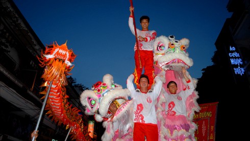 Phố người Hoa rực rỡ sắc màu Tết Nguyên tiêu - ảnh 16