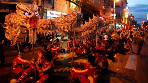 Phố người Hoa rực rỡ sắc màu Tết Nguyên tiêu - ảnh 2