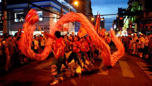 Phố người Hoa rực rỡ sắc màu Tết Nguyên tiêu - ảnh 15