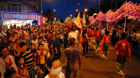 Phố người Hoa rực rỡ sắc màu Tết Nguyên tiêu - ảnh 20