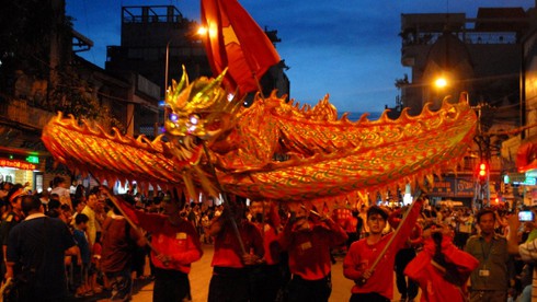 Phố người Hoa rực rỡ sắc màu Tết Nguyên tiêu - ảnh 14