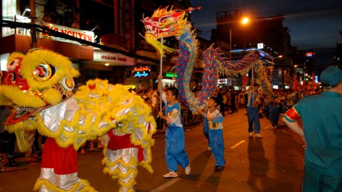 Phố người Hoa rực rỡ sắc màu Tết Nguyên tiêu - ảnh 12