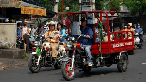 TP.HCM ra quân xử lý xe ba, bốn bánh tự chế - ảnh 2
