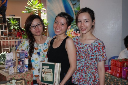 TP HCM: Rộn ràng chợ phiên thanh niên 2013 - ảnh 10