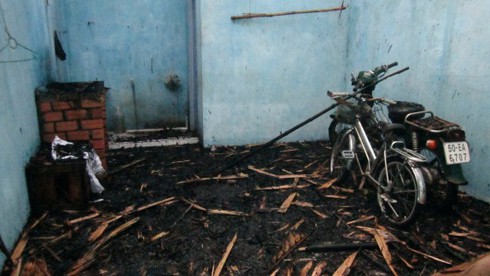 TP.HCM: 11 phòng trọ bị thiêu rụi do cháy cỏ - ảnh 5