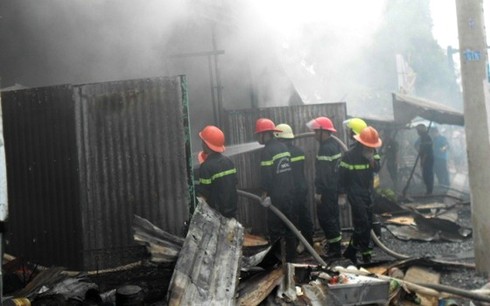 Nổ lớn, thiêu cháy hai căn nhà - ảnh 3