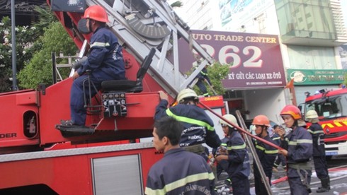 TP HCM: Quán bar Barocco bị lửa thiêu rụi - ảnh 1