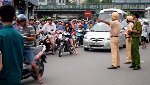 Giám đốc tử vong trong tai nạn, giao thông kẹt cứng - ảnh 3