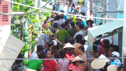 Chùm ảnh: 3 mẹ con chết thảm trong căn nhà khóa trái - ảnh 4