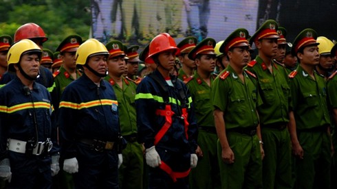 Diễn tập PCCC lớn nhất năm: Những hình ảnh ấn tượng - ảnh 4