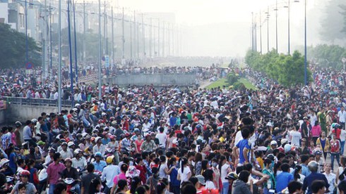 TP. HCM: Chùm ảnh công ty da giày đang cháy lớn - ảnh 6