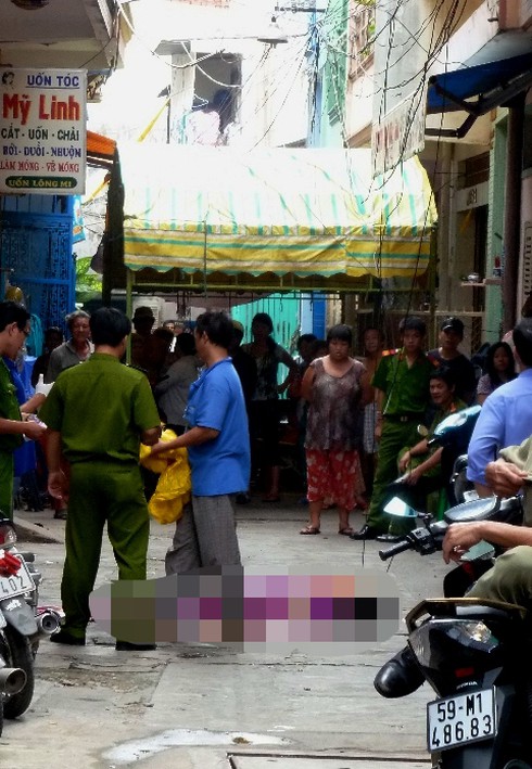 Một phụ nữ buông mình tự tử từ tầng 3 - ảnh 1