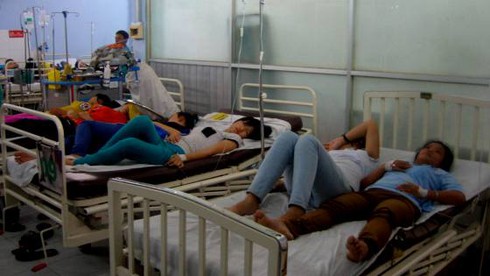 Hơn 100 công nhân nhập viện - ảnh 2