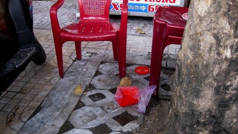 Tạt axit giữa Sài Gòn, 8 người bị thương - ảnh 2
