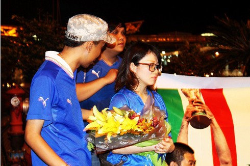 Fan Việt cuồng nhiệt đón siêu sao Cannavaro - ảnh 4