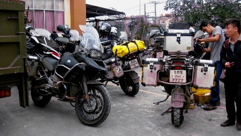 Giữ dàn mô tô “khủng” do người nước ngoài điều khiển - ảnh 3