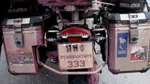 Giữ dàn mô tô “khủng” do người nước ngoài điều khiển - ảnh 1