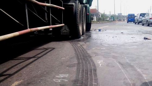 Tai nạn liên hoàn, phụ xe bị kẹt tử vong trong cabin - ảnh 2