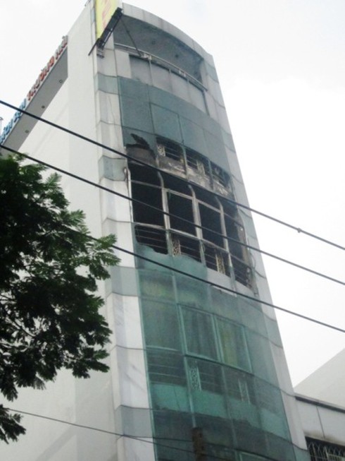 Cháy nổ khách sạn, hàng chục người tháo chạy - ảnh 1