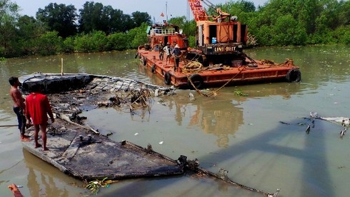 Cận cảnh trục vớt tàu cánh ngầm trên sông Sài Gòn - ảnh 2