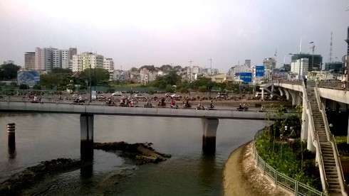 TP.HCM: Một nam thanh niên nhảy cầu tự tử - ảnh 2