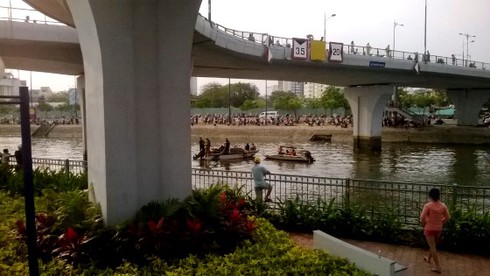 TP.HCM: Một nam thanh niên nhảy cầu tự tử - ảnh 1