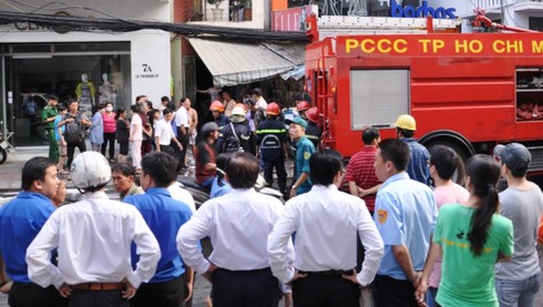 Hỏa hoạn tại khu vực trung tâm, hàng chục người tháo chạy - ảnh 2