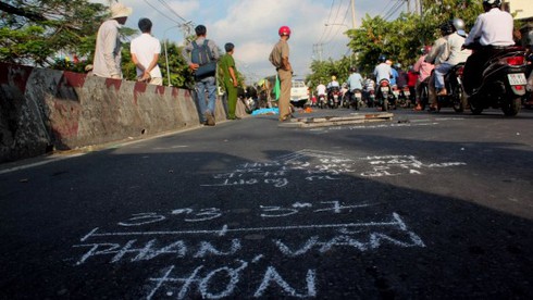 Tự gây tai nạn, người đàn ông chết thảm - ảnh 2