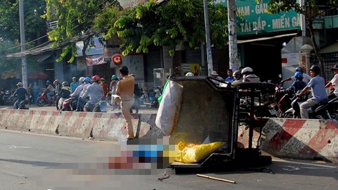 Tự gây tai nạn, người đàn ông chết thảm - ảnh 1